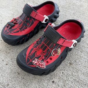 Crocs Team Spider-Man Echo Glow Clog - GLOW-IN-THE-DARK SPIDEY Kids Sz: J6 US